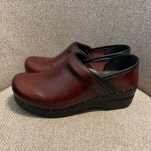 DANSKO- Women's Professional Clogs in the Cordovan Cabrio color. Size 37